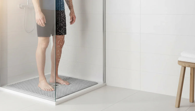 10 modèles de tapis antidérapants adaptés cabine 70×70 - Image de couverture